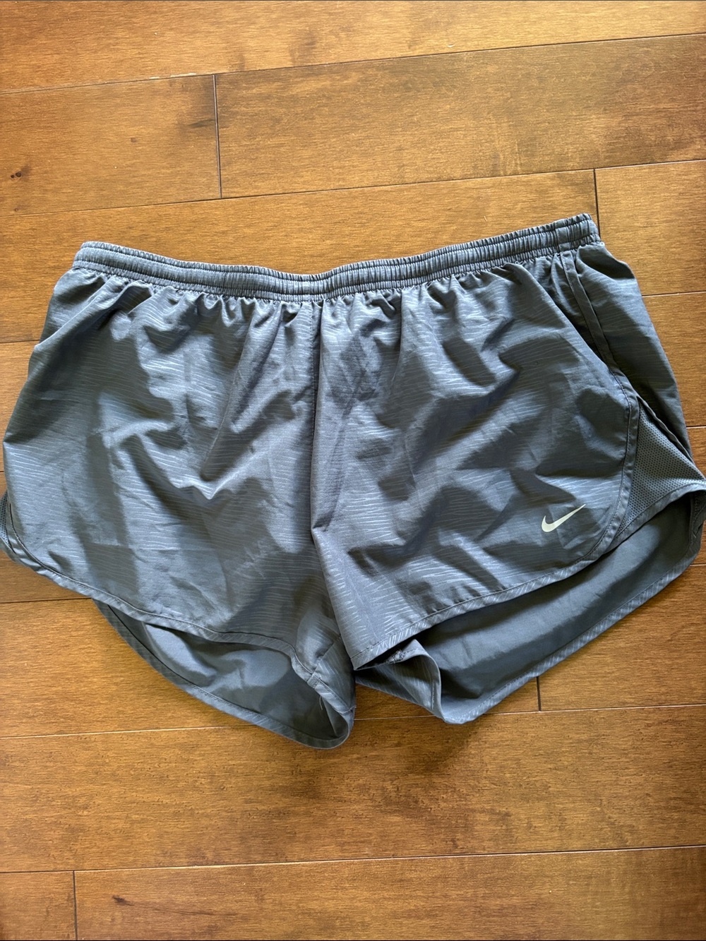 💥FREE WITH PURCHASE Nike Dri-Fit Women’s running shorts.